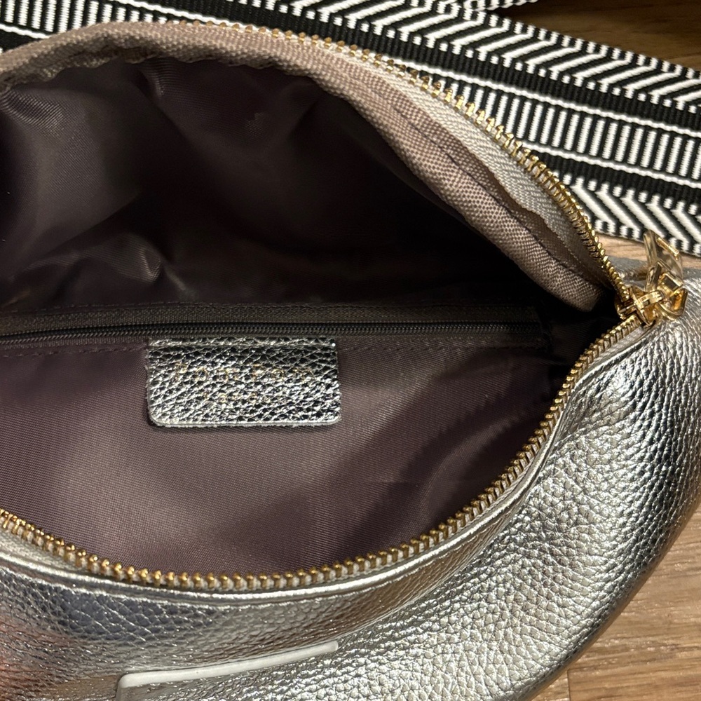 Pom Pom London Silver Crossbody Bag with Three Straps, a key chain and dust bag - Picture 3 of 13